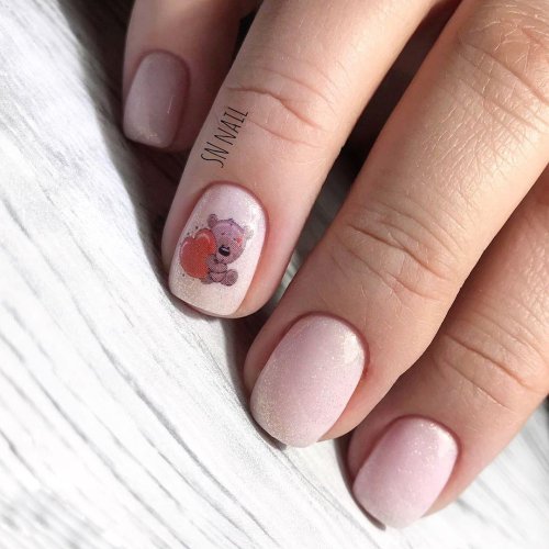 Нежный маникюр на короткие ногти