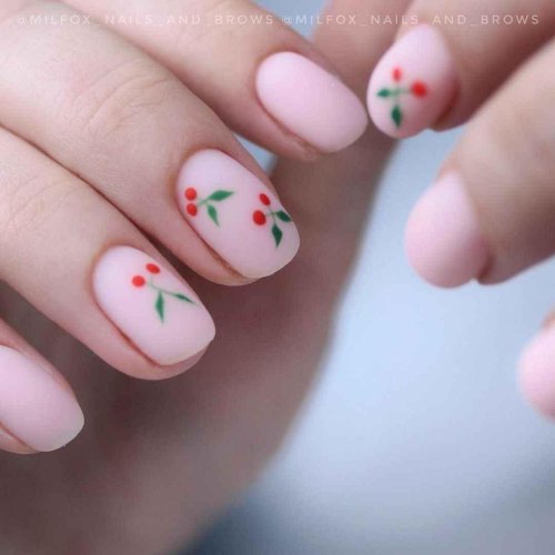 Маникюр с вишенками на короткие ногти