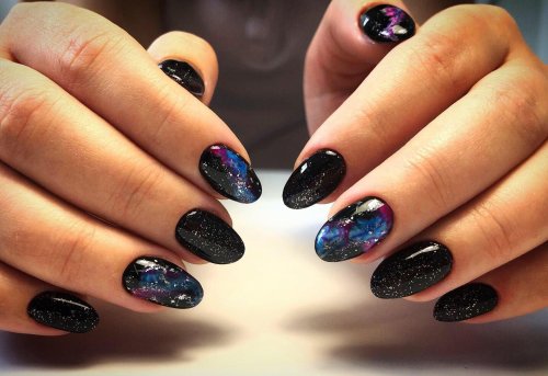 Космический маникюр на короткие ногти