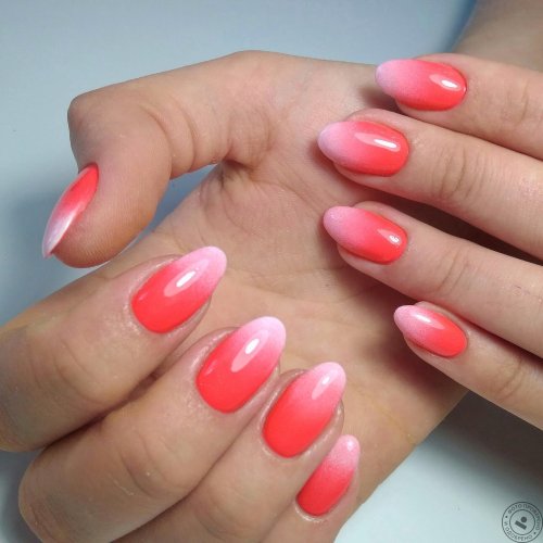 Коралловый градиентный маникюр