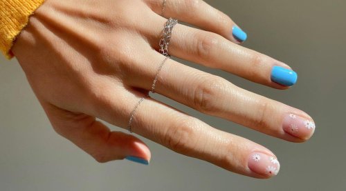Однотонный маникюр на короткие ногти