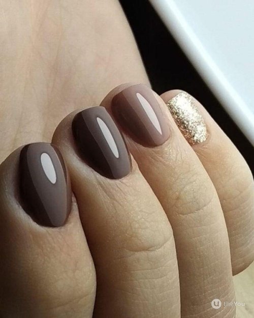 Коричневый маникюр на короткие ногти