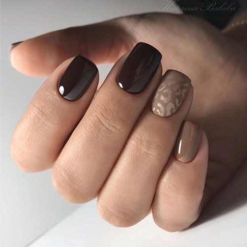 Коричневый маникюр на короткие
