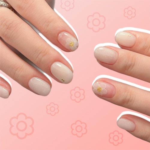 Нежный маникюр на короткие ногти
