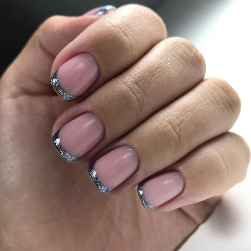 Серебристый френч на короткие ногти