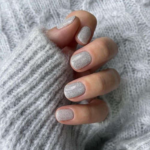 Ногти короткие