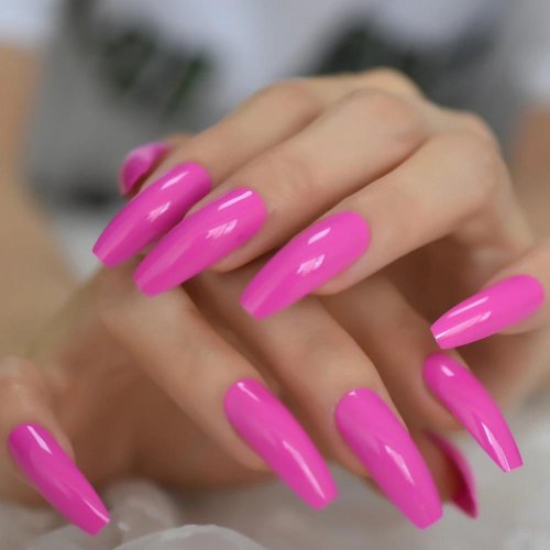 Длинные розовые ногти