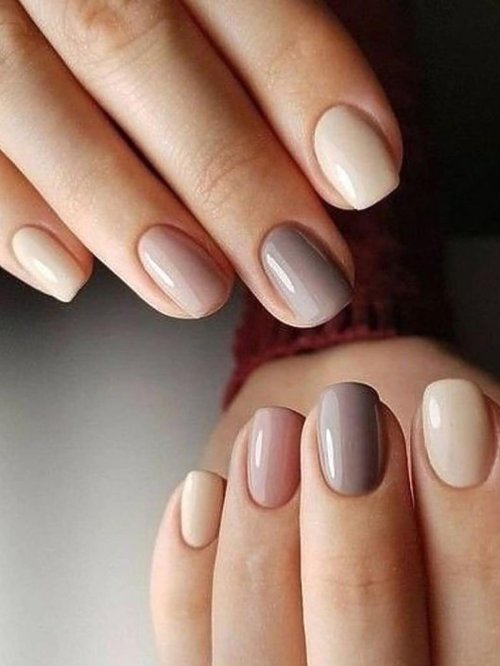 Однотонный маникюр на короткие ногти без дизайна