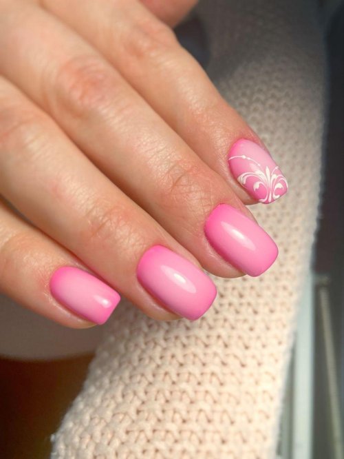 Короткие ногти розовые