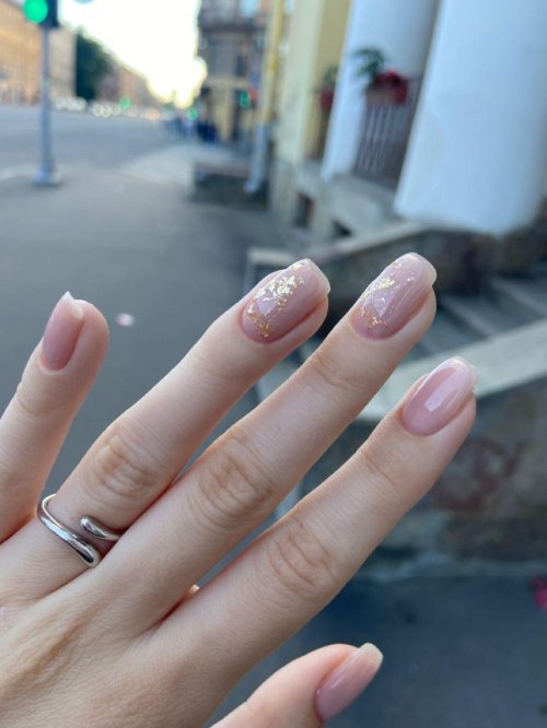 Нюдовый дизайн ногтей на короткие ногти