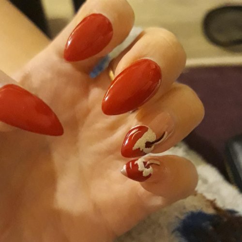 Прикольные красные ногти