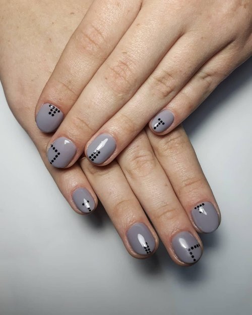 Серый маникюр на короткие ногти