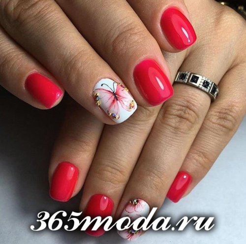 Коралловый маникюр на короткие ногти