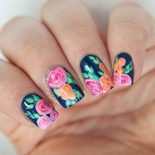 Красивый маникюр с цветами