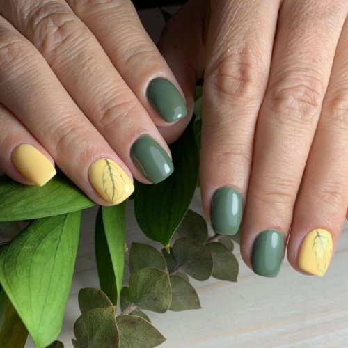 Оливковый маникюр на короткие ногти