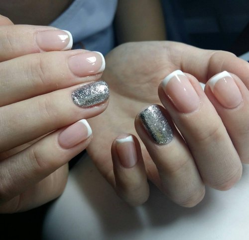 Серебристый френч на короткие ногти