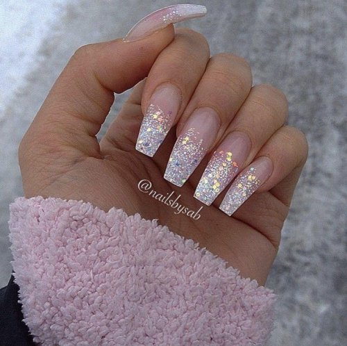 Ногти белые с блестками