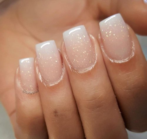 Прозрачный маникюр на короткие ногти