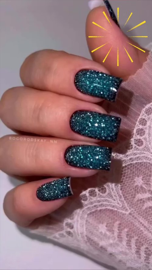 Сверкающий маникюр