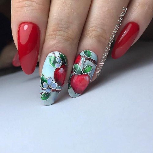Маникюр с фруктами и ягодами