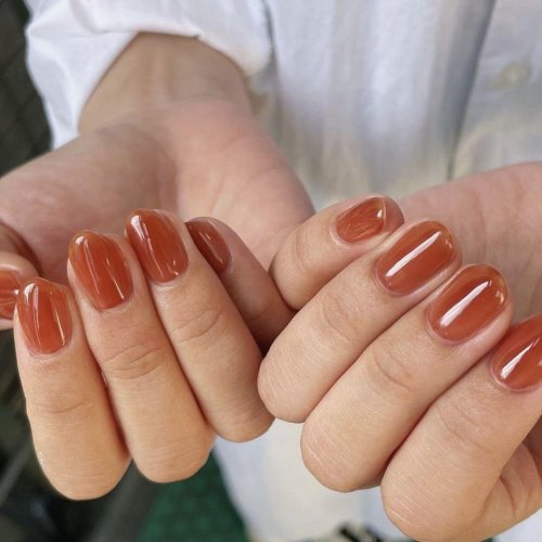 Маникюр в карамельных тонах
