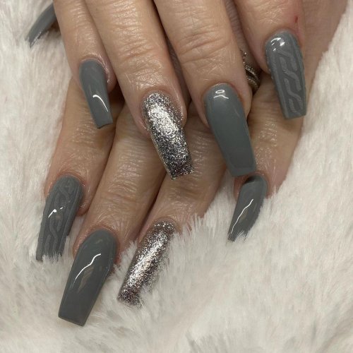 Серебряный маникюр