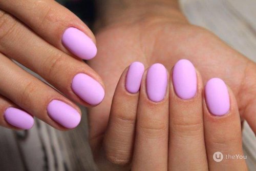 Лавандовый маникюр на короткие ногти