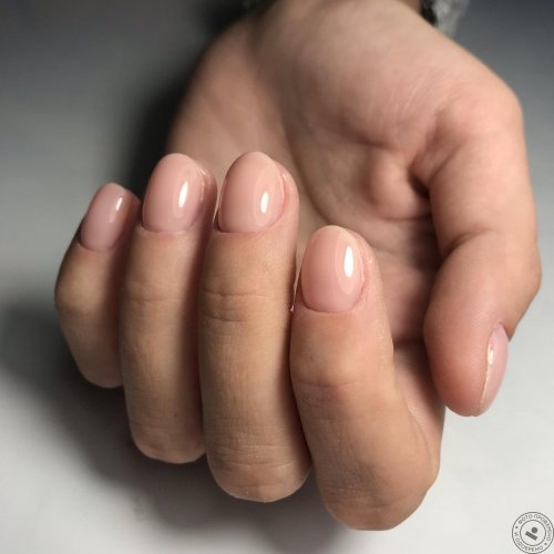 Ухоженные короткие ногти