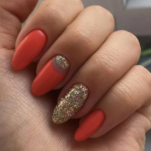 Коралловый маникюр с блестками
