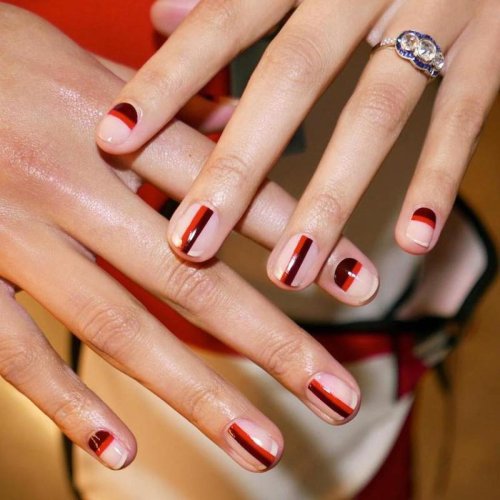 Красный френч на короткие ногти