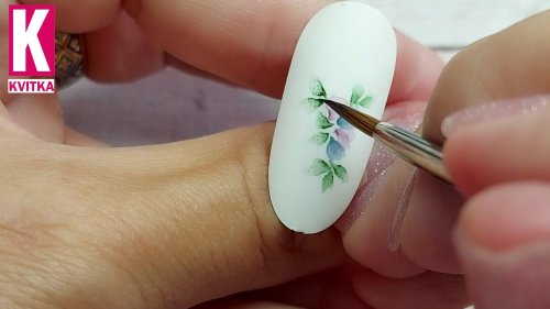 Роспись ногтей акварельными красками