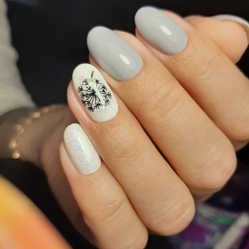 Маникюр на короткие ногти с одуванчиком