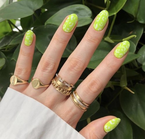 Маникюр желтый с зеленым