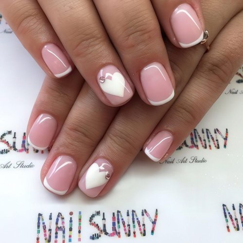 Нежный френч на короткие ногти