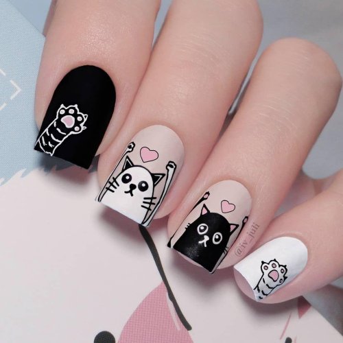 Маникюр с котиками