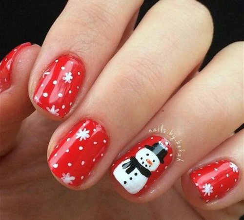 Маникюр на короткие ногти красный со снеговиком