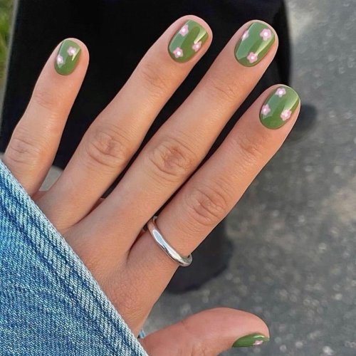 Маникюр зеленые