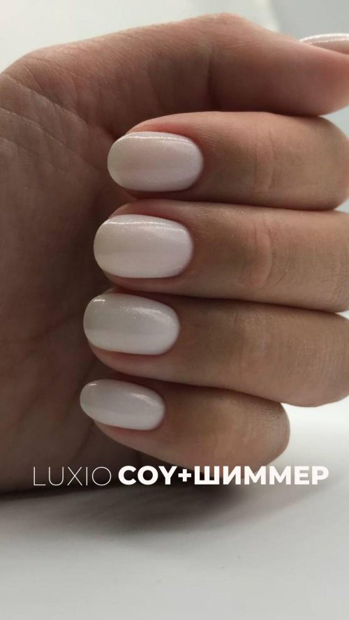Оттенок coy luxio на ногтях