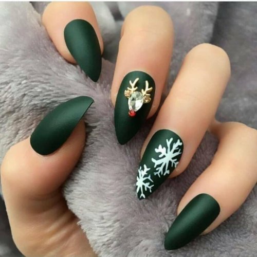 Маникюр зеленый новогодний