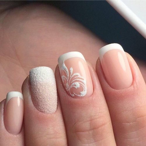 Нежный френч на короткие ногти