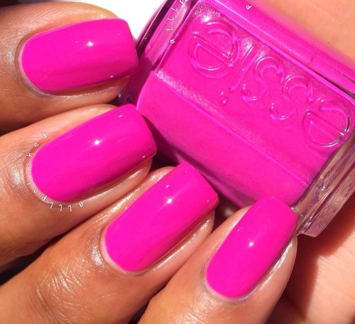 Лак essie ярко розовый