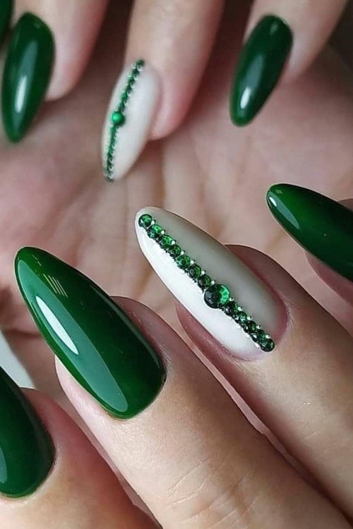 Маникюр зеленые