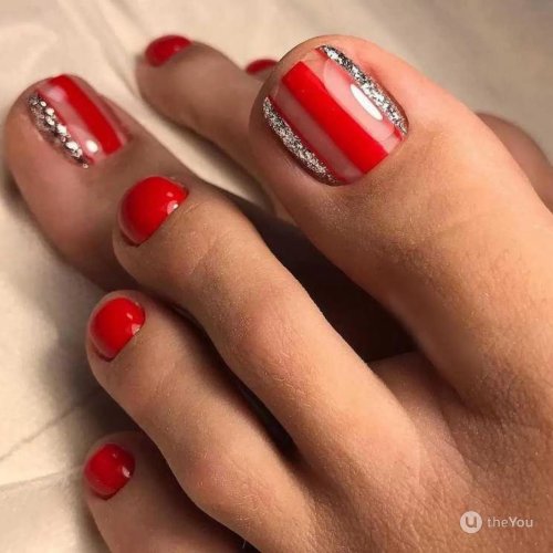 Красный педикюр с дизайном