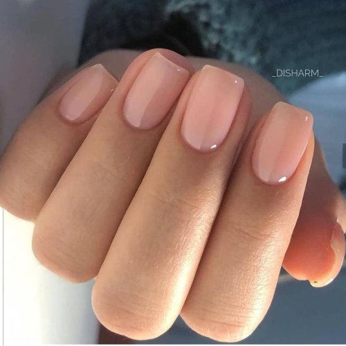 Нюдовый маникюр на короткие ногти мягкий квадрат