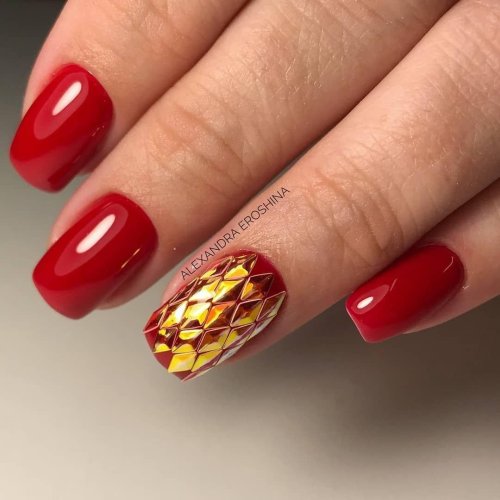 Маникюр красное с золотом