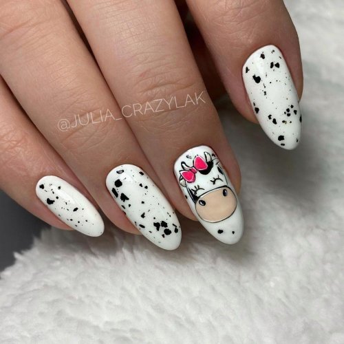 Маникюр корова