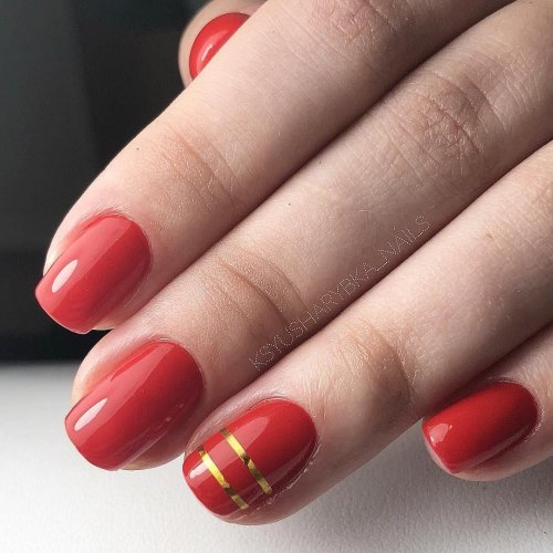 Маникюр на короткие красные