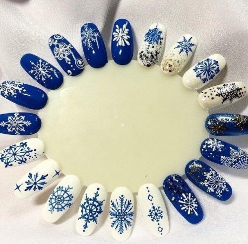 Маникюр со снежинками