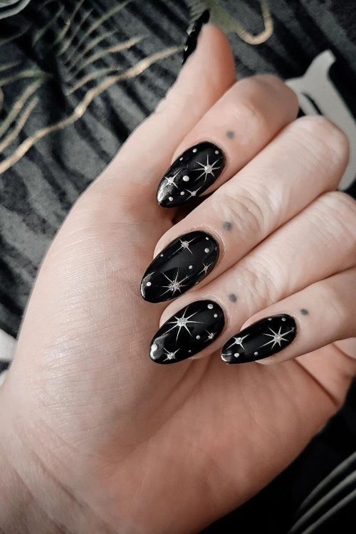 Маникюр черные ногти