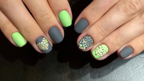 Матовый маникюр на короткие